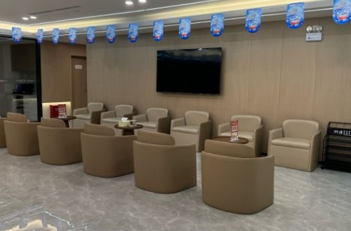 深圳港龙口腔等候区环境示意图
