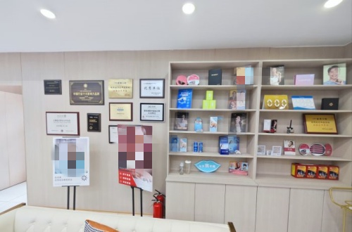 深圳佳美口腔展示柜示意图