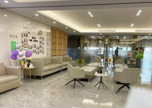 深圳同步齿科大厅休息区