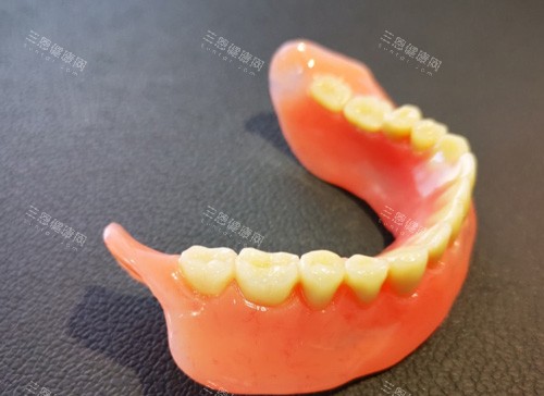 不同類型義齒價格差距有多大？能用幾年？揭秘義齒修復避坑指南！