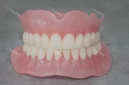 老年人假牙模型图