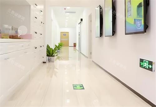 深圳富华口腔过道间