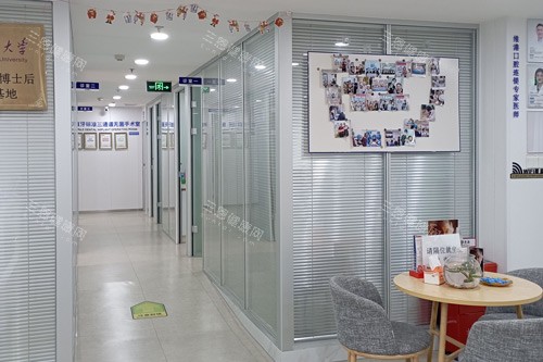 深圳维港口腔罗湖翠竹门店环境图