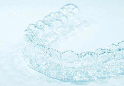 香港學生隱形牙套如何選？Invisalign/Zenyum品牌測評+避坑清單！