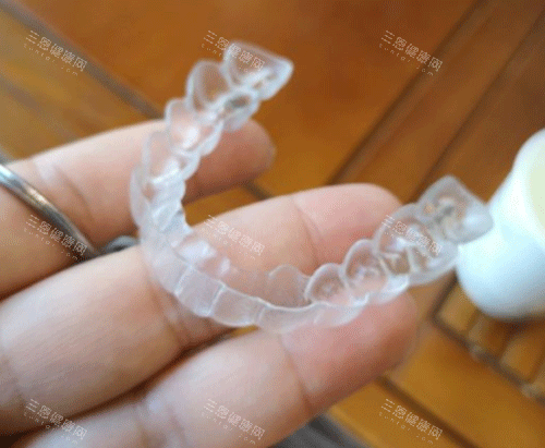 2025深圳柏齒康口腔價格表全公開：牙齒矯正/種牙/補牙/牙冠及牙貼面項目費用詳解