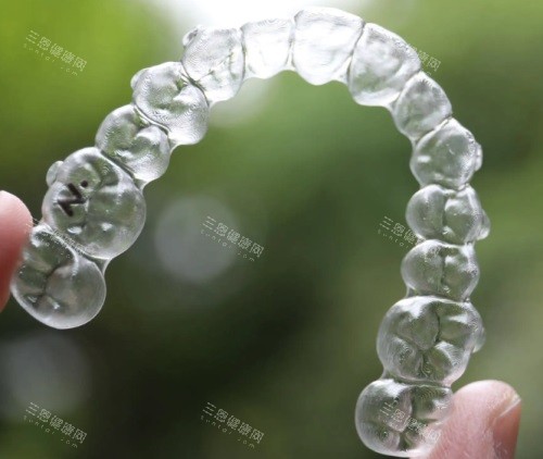 隐形牙套示意图 隐形牙套示意图