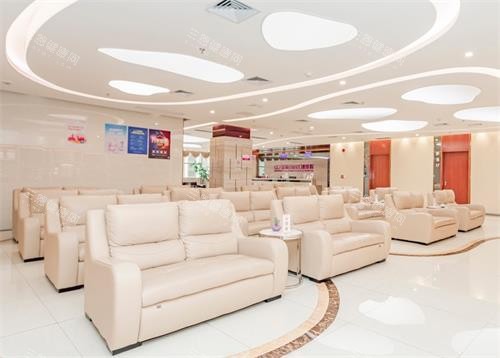 深圳爱康健口腔休息区环境