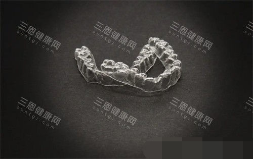 牙齿矫正透明保持器实物图