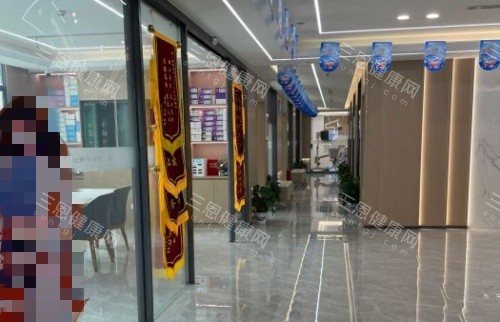 深圳港龙口腔锦旗示意图