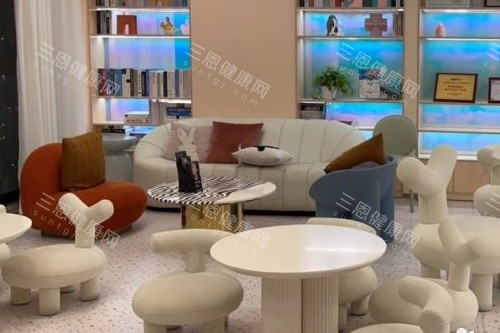 深圳童美口腔侨香店候诊区
