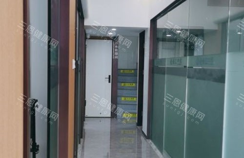 深圳葛景辉口腔走廊环境实拍图 深圳葛景辉口腔走廊环境实拍图