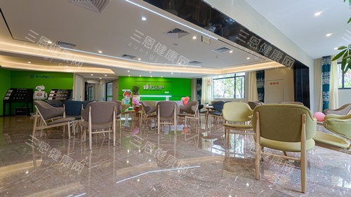 中山松鼠口腔石岐店大厅环境 中山松鼠口腔石岐店大厅环境