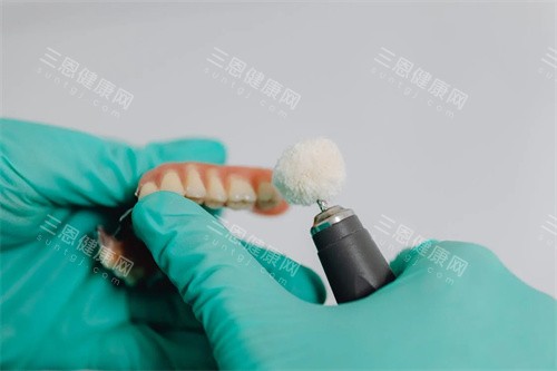 牙齿治疗操作展示 牙齿治疗操作展示