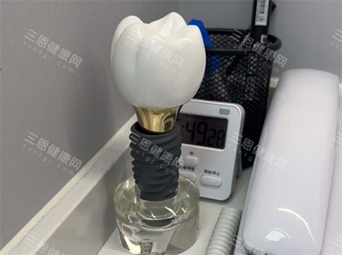 老年人種牙可靠嗎？有沒有年齡限制？70 歲控好基礎病種牙安心，無年齡限