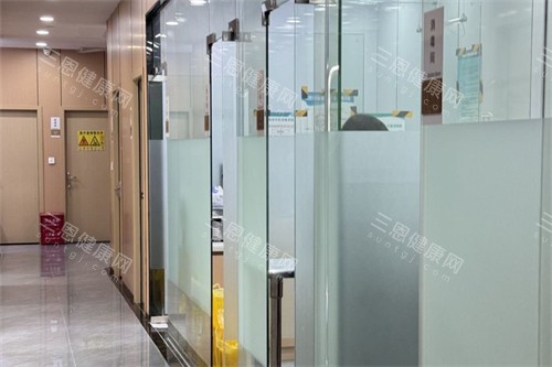 江门侨城口腔诊室过道 江门侨城口腔诊室过道