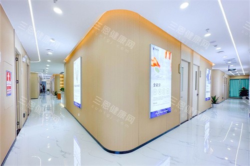 深圳卫佳康口腔(罗湖店)诊疗区走廊 深圳卫佳康口腔(罗湖店)诊疗区走廊