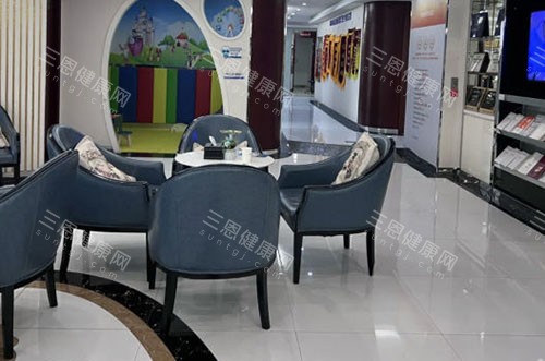 深圳拜博口腔牙齿治疗等候区 深圳拜博口腔牙齿治疗等候区