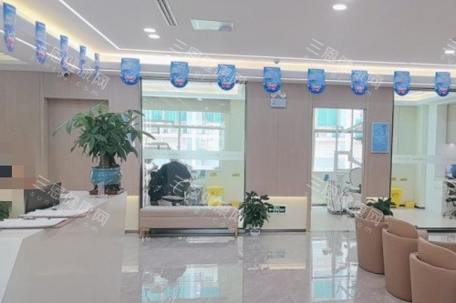 深圳港龙口腔大厅环境示意图